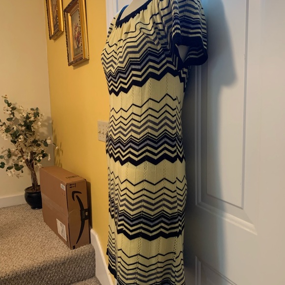 Kc seven old school acrylic designed dress - Picture 5 of 7